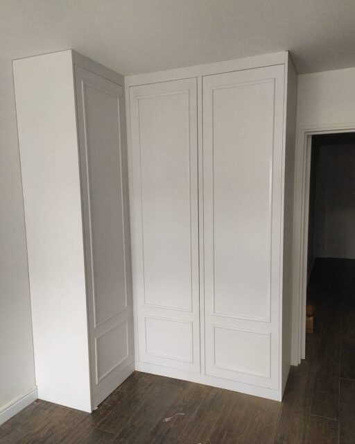 Dressing d'angle sur mesure.
Façades MDF peintes en "acrylique-laque"
Juillet 2021
#dressing #dressingsurmesure #menuiserie #agencement #ebeniste #menuisier #agencementsurmesure #meublesurmesure #surmesure #artisan #artisanat #artisanatfrancais #artisanparis #faitmain #agencementinterieur #travaildubois #meuble #mobilier #bois #woodworking #handmade