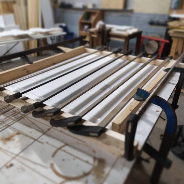 Dicton de menuisier : On a jamais assez de serre-joints... 
#workinprogress #travailencours #menuisier #bois #melamine