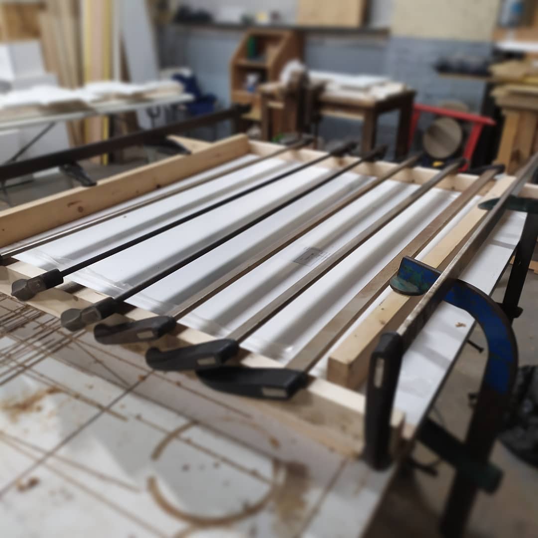 Dicton de menuisier : On a jamais assez de serre-joints... 
#workinprogress #travailencours #menuisier #bois #melamine